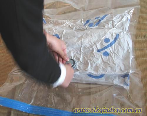 網友圖文并茂教你如何收納被子