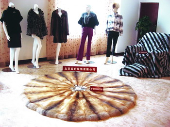 天價(jià)地毯亮相大紅門服裝節(jié)