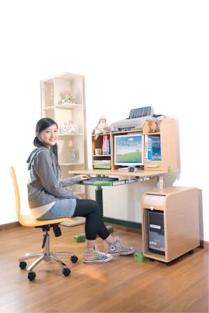 煙花三月看家具展上風情大片