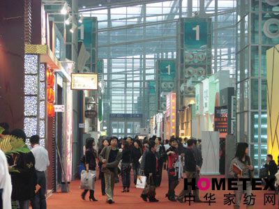 �r�С�Ʒ���c��(chu��ng)�£����ڇ��H�Ҽ�չ�����