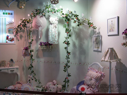 �r�С�Ʒ���c���£����ڇ��H�Ҽ�չ�����