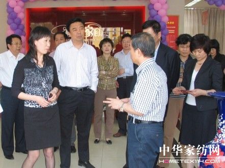 家紡協會會長楊東輝在櫻花家紡調研