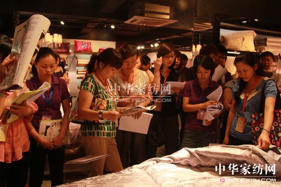 2011花雨傘秋冬新品發布會召開