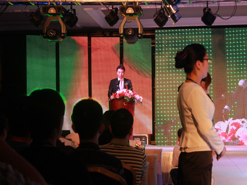 �Ӊ�(m��ng)�R2012�ﶬ��Ʒ�l(f��)����(hu��)¡���e��