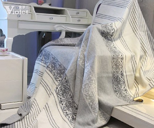 詩意輕柔的紫羅蘭夏夜