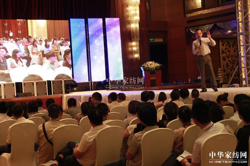 全國(guó)加盟商齊聚凱盛2012秋冬新品時(shí)尚發(fā)布會(huì)