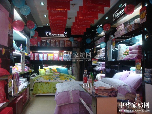 雨蘭家紡雷波店與當地百姓共享冰爽盛夏