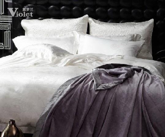 身在紫羅蘭心懷幸福感