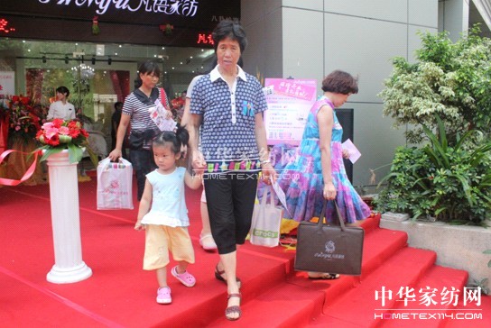 凡語家紡八卦嶺旗艦店盛大開業(yè)