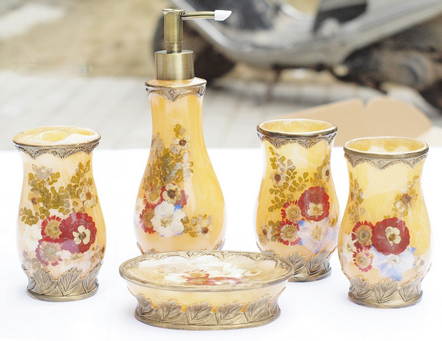 �Ҿ���Ʒ15�����֬�lԡ�׼�