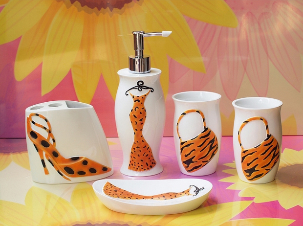 �Ҿ���Ʒ15�����֬�lԡ�׼�