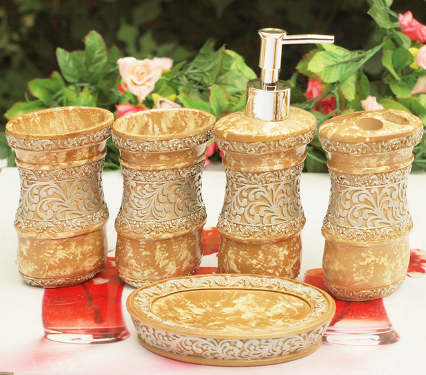 �Ҿ���Ʒ15�����֬�lԡ�׼�