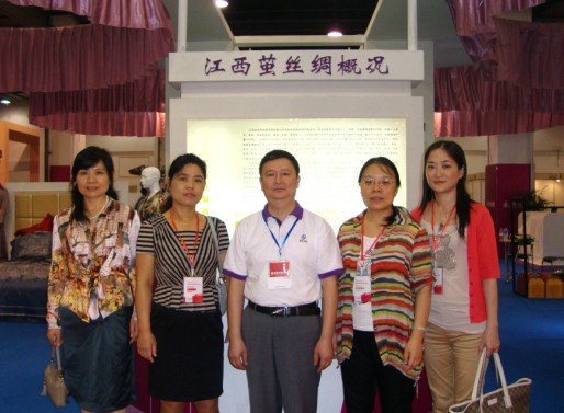 綠冬絲科在2012中國國際絲博會上亮點頻現(xiàn)