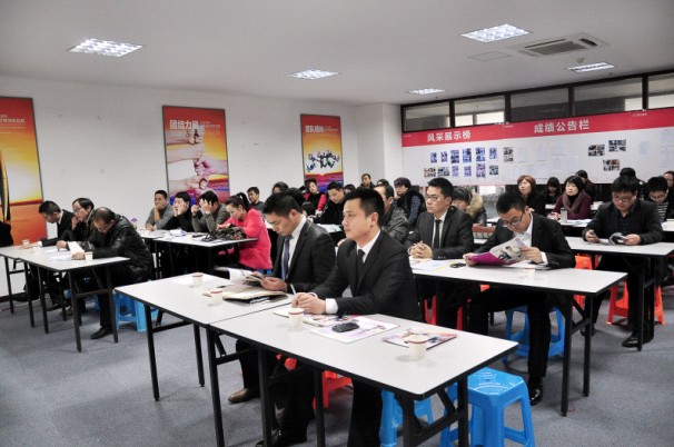 �Ϸ����2013�괺��(ji��)�F�ݕ��ڜ��e��