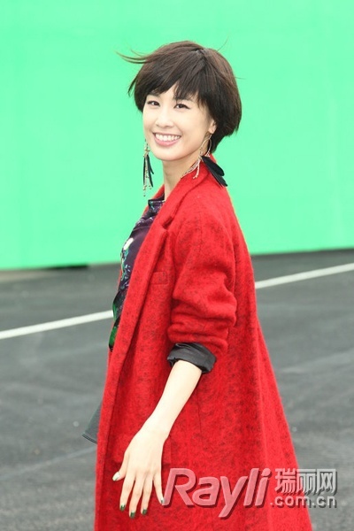 黃圣依戀上短發(fā)"金龜子"發(fā)型惹爭議