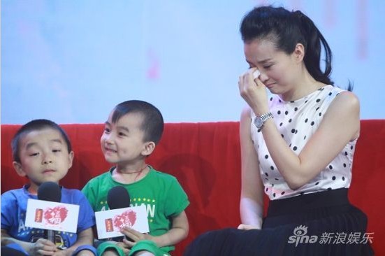 王艷《公益中國》淚灑現場幾度失控