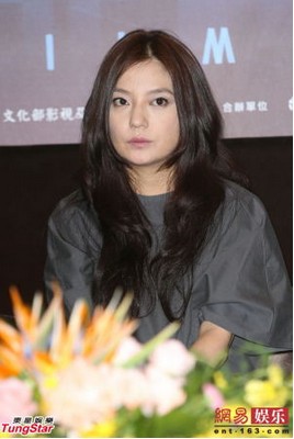 趙薇現身臺灣身材走形被調侃"趙肥燕"