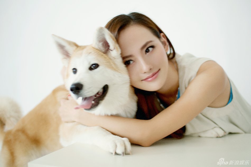 張嘉倪與狗狗親密寫真為保護動物代言