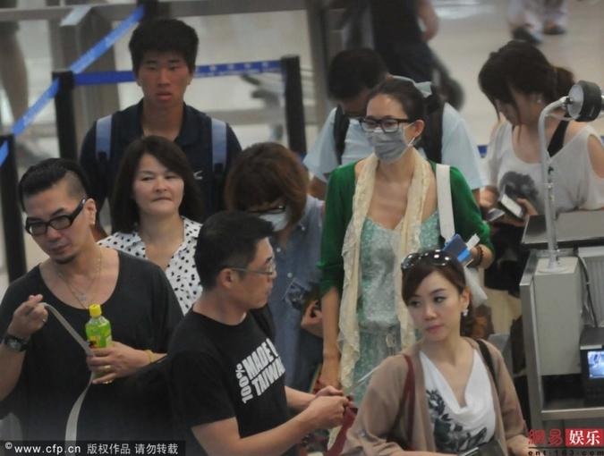 林志玲素顏現身虹橋機場