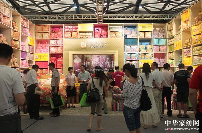 �۽��Ҽ�չ�����c