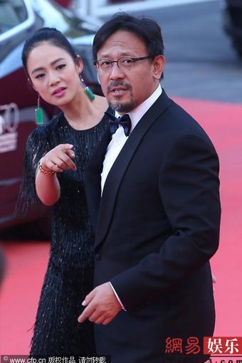 威尼斯開幕紅毯姜文周韻不輸克魯尼組合