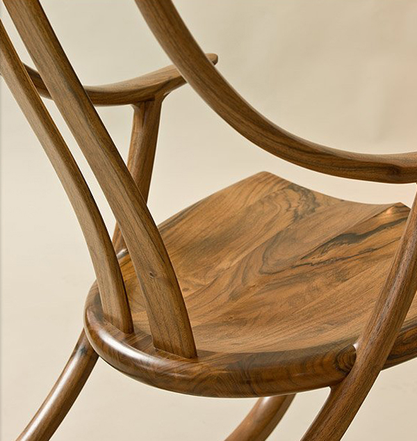 優雅精美的櫻桃木搖椅