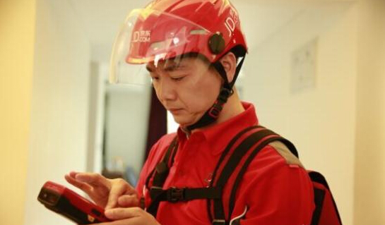 京東CEO劉強東一線送貨應對訂單高峰