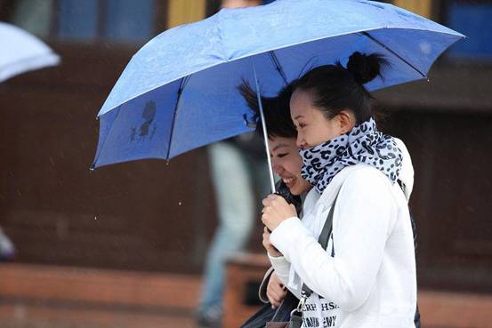 �W�ɼҼ����H�����L(f��ng)�����ˣ�˽��ӆ����ů˯�ߕr(sh��)����