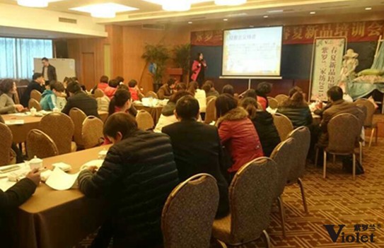 《紫羅蘭家紡浙江大區(qū)2015春夏新品培訓(xùn)會》順利結(jié)束
