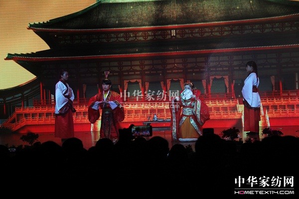 雨蘭“詩意生活•2016”新品演藝會璀璨綻放