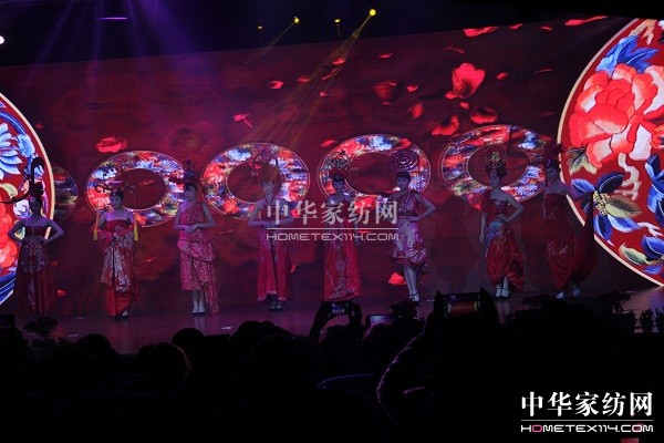 雨蘭“詩意生活•2016”新品演藝會璀璨綻放