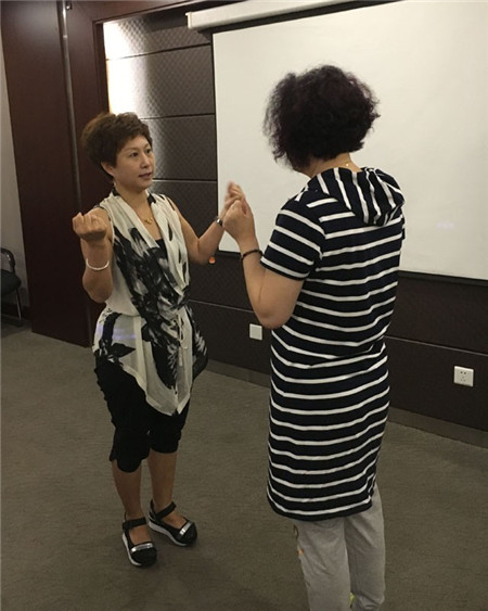 �Pʢ�Ҽ�����ɵؾ�Ӣ�R��һ��