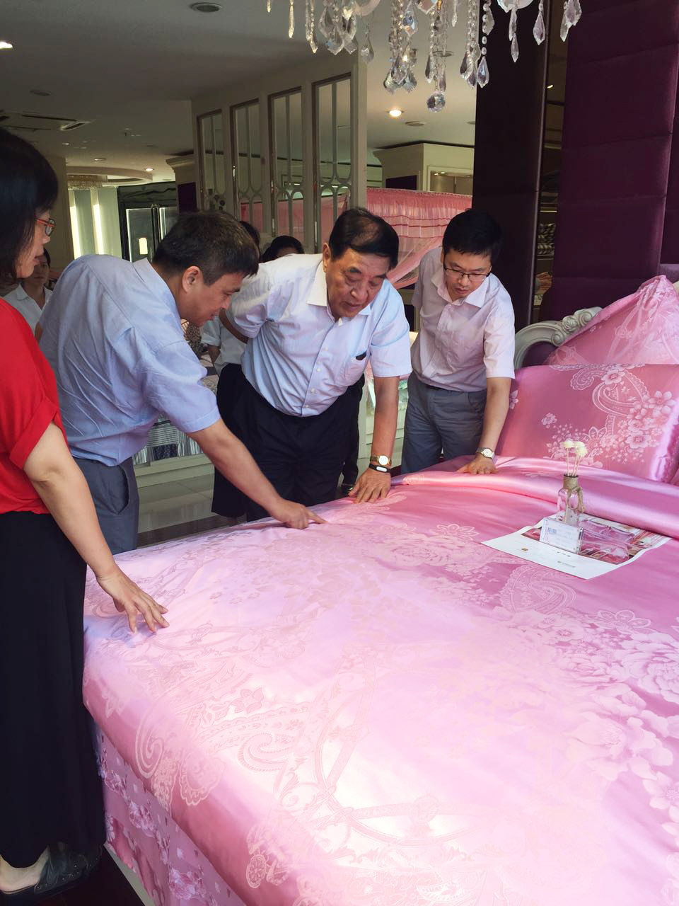 國際紡織制造商聯(lián)合會(huì)王天凱主席視察羅曼羅蘭集團(tuán)