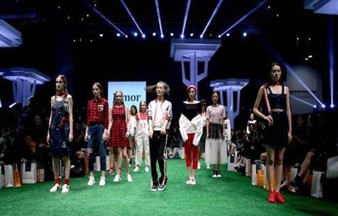 三天四夜,絲綢行業High不停