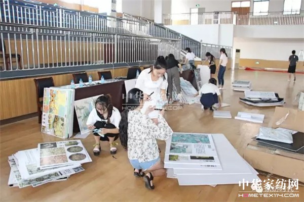 �ư���һ��ɫˇ�p�^�Į��������ں�������չ�_����