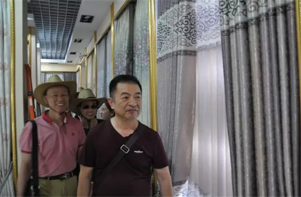 �ຼ�Ҽ�������һ��һ·�����M�½�֮������˹վ