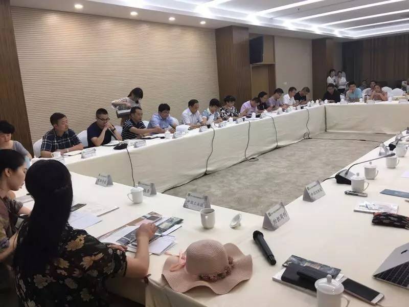 ��19�ý��K���b��(ji��):14�Ҽ�����ɫС�(zh��n)�����_(t��i)�����