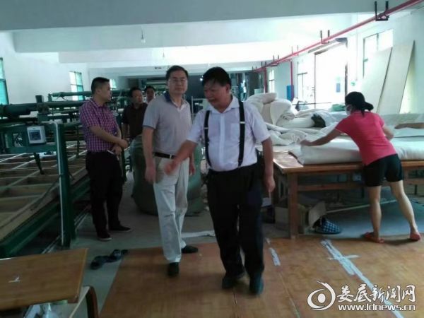 婁底市商糧局調研組到湖南春源家紡萬寶總部調研