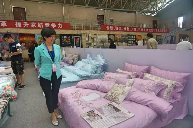 �Ҹ�������ζϯ����ͨ������������300���Ҽ��aƷ��Ů��ʣ�