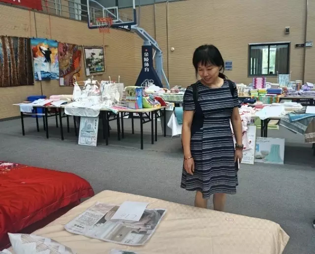 �Ҹ�������ζϯ����ͨ������������300���Ҽ��aƷ��Ů��ʣ�