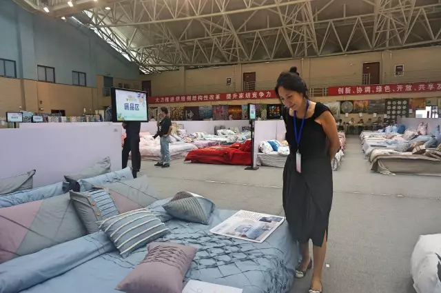 �Ҹ�������ζϯ����ͨ������������300���Ҽ��aƷ��Ů��ʣ�