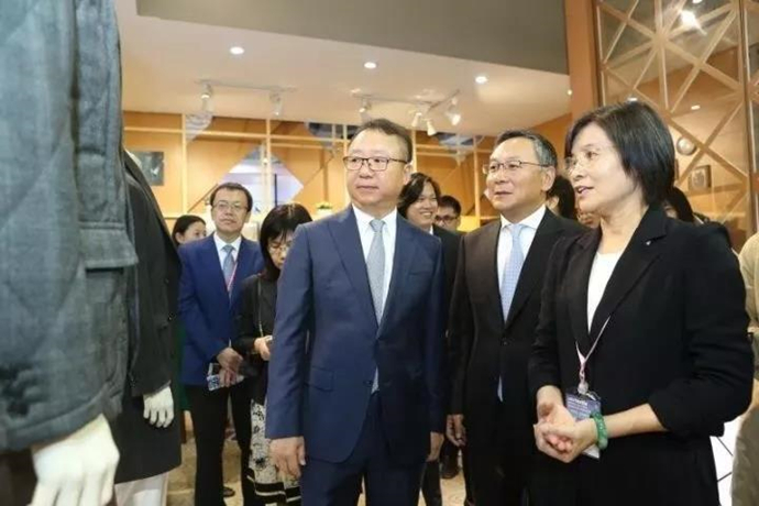 ���@��������L�����м����＾չ���_Ļ