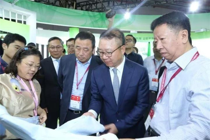 ���@��������L�����м����＾չ���_Ļ