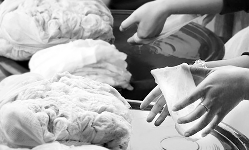 夕禾絲綢學(xué)堂之蠶絲被的制作